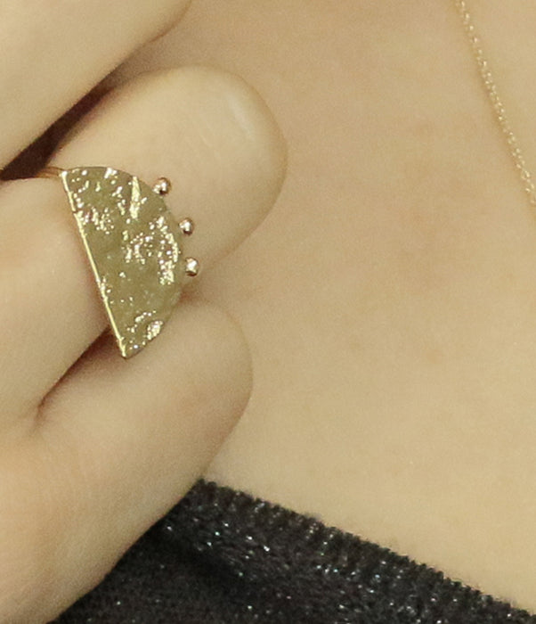 bague demi-lune dorée