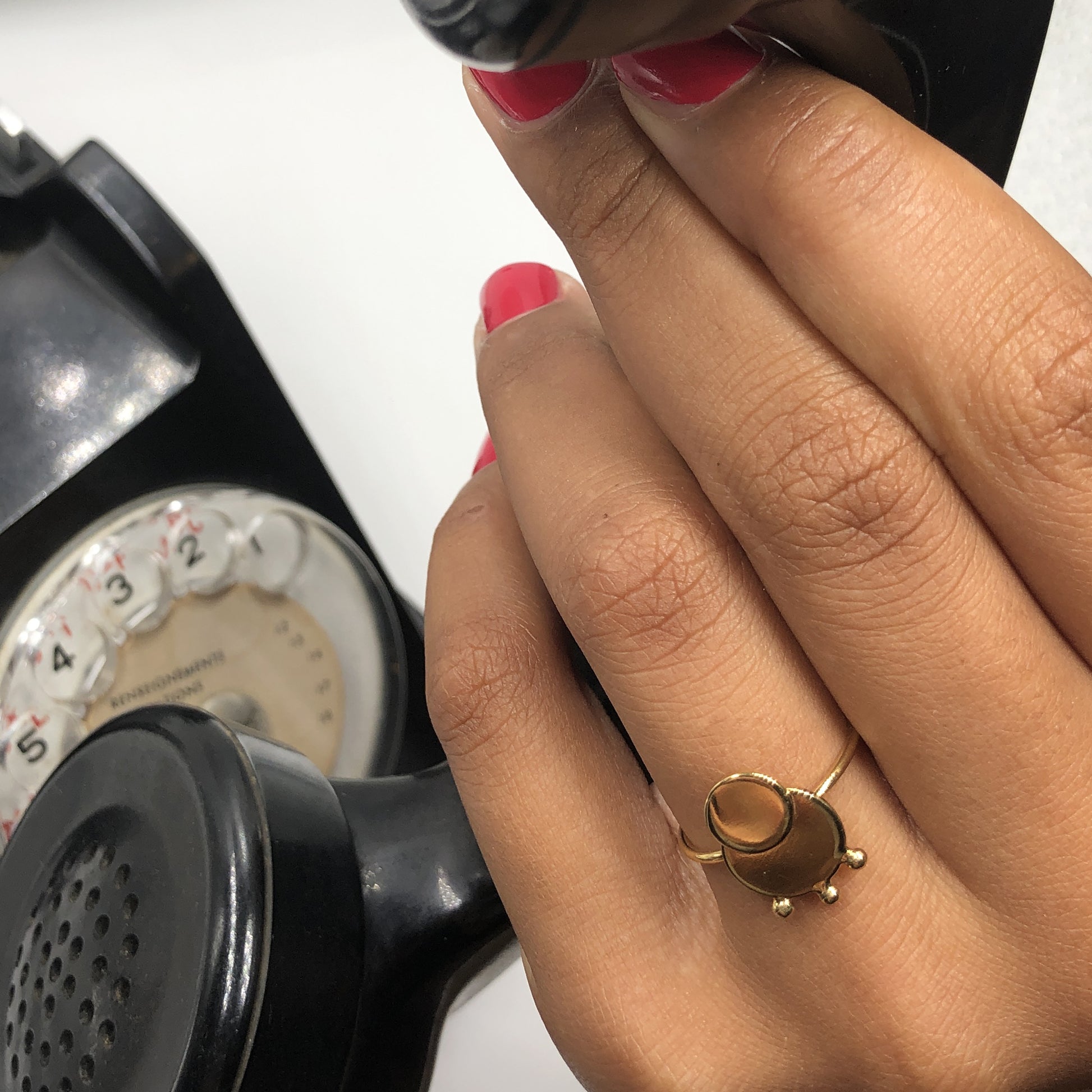 bague portée ajustable dorée gamme art-déco