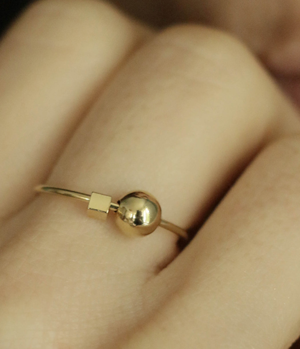 bague graphique dorée