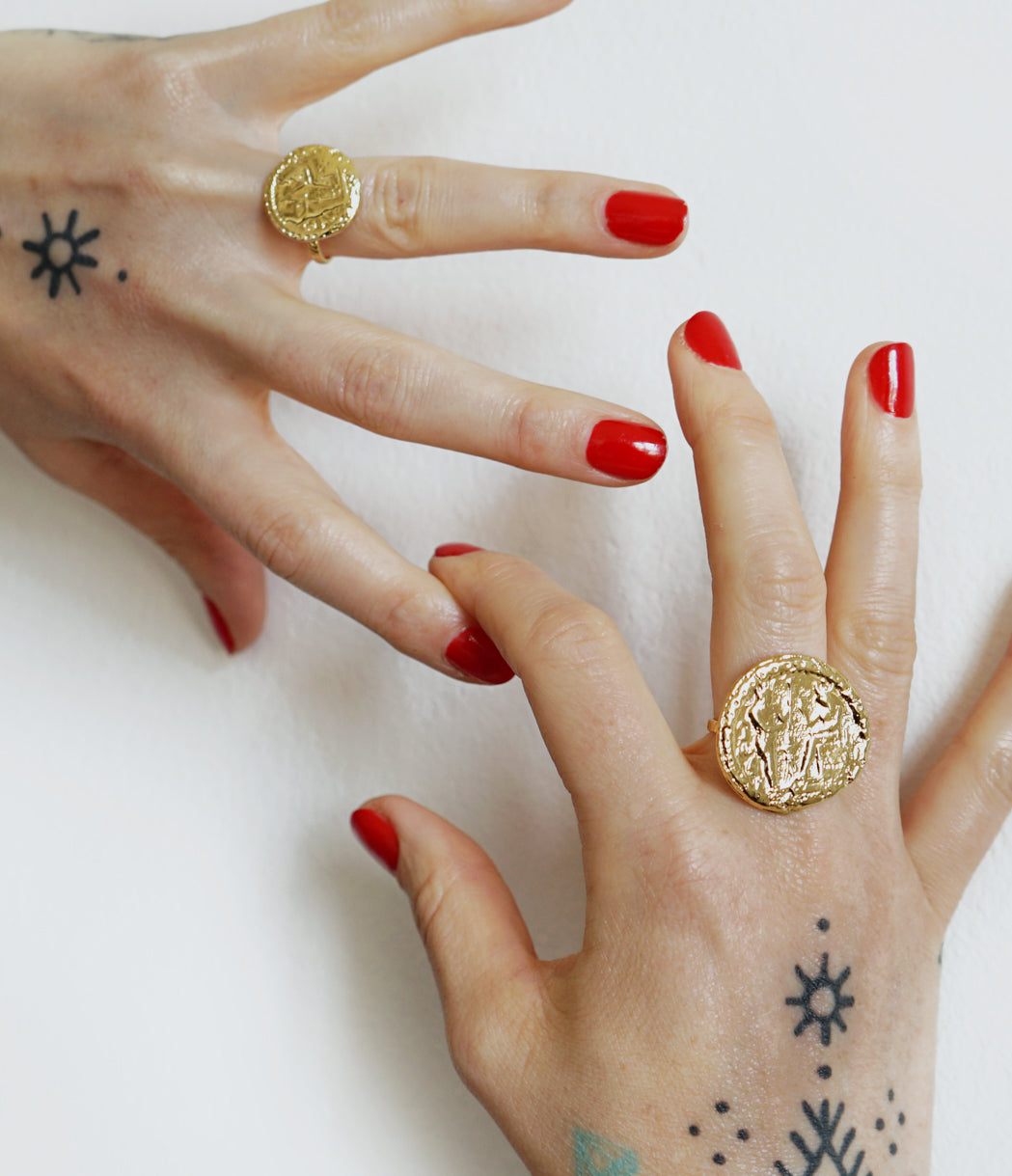 bague médaille dorée