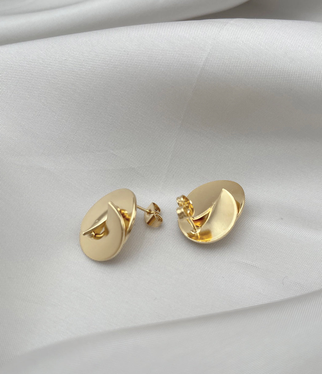 boucles d'oreilles graphiques dorées