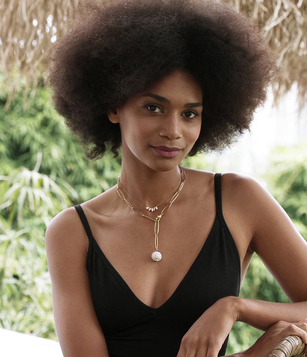 collier doré coquillage