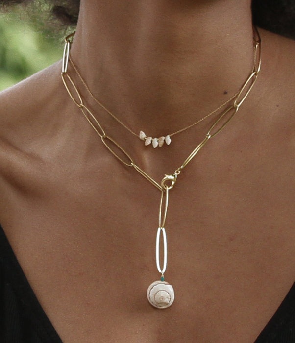 collier doré coquillage