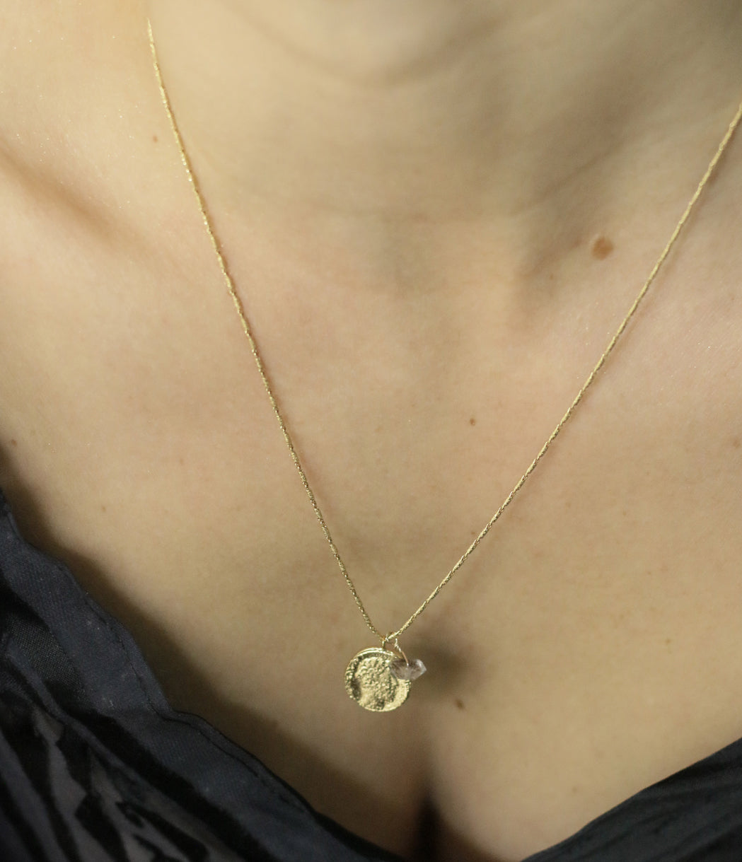 collier doré médaille