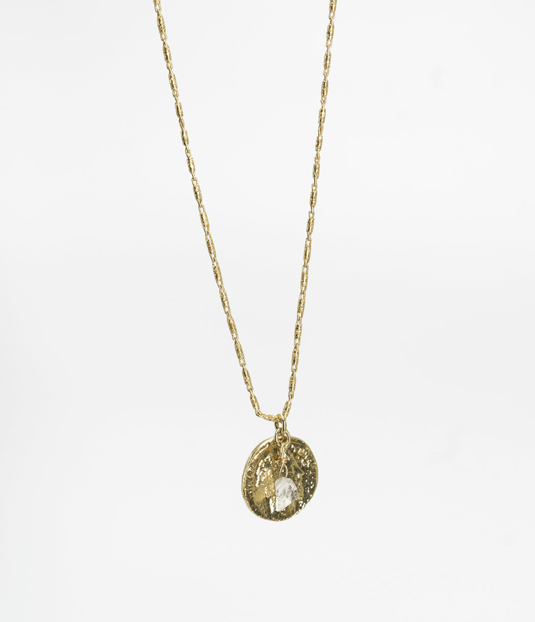 collier doré médaille